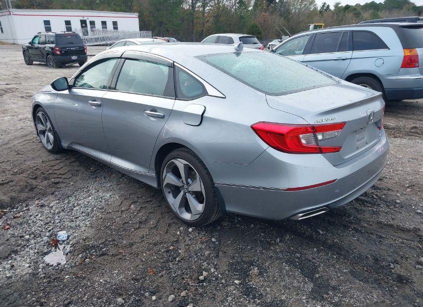 Photo 3 of 2018 Honda Accord TOURING (VIN 1HGCV1F99JA077764)