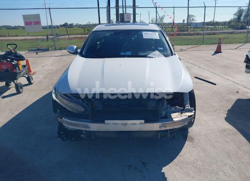 Photo 12 of 2018 Honda Accord TOURING (VIN 1HGCV1F99JA140359)