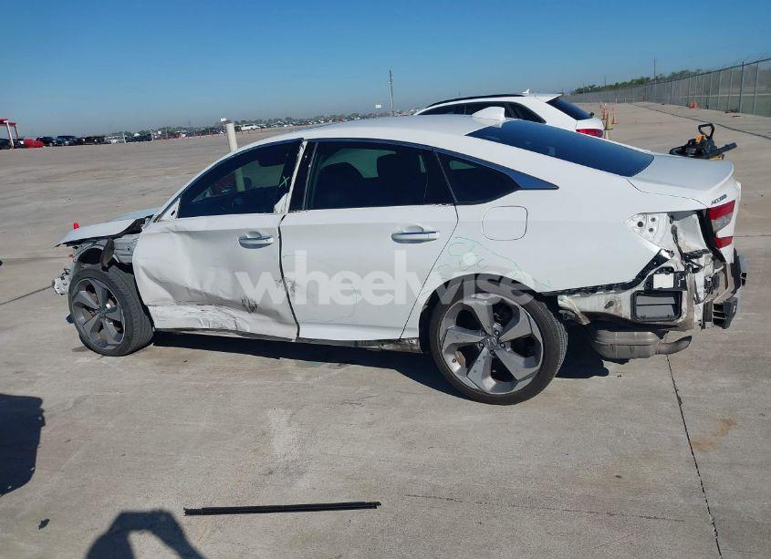 Photo 14 of 2018 Honda Accord TOURING (VIN 1HGCV1F99JA140359)