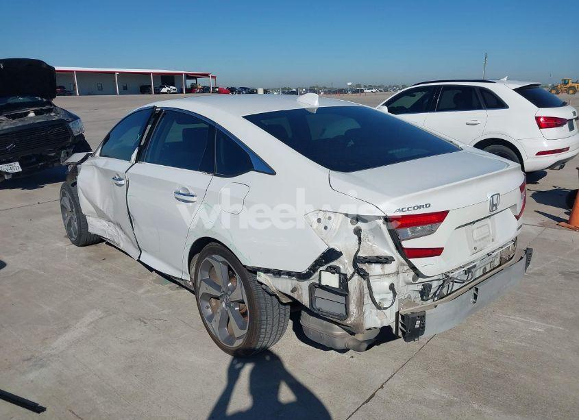 Photo 3 of 2018 Honda Accord TOURING (VIN 1HGCV1F99JA140359)