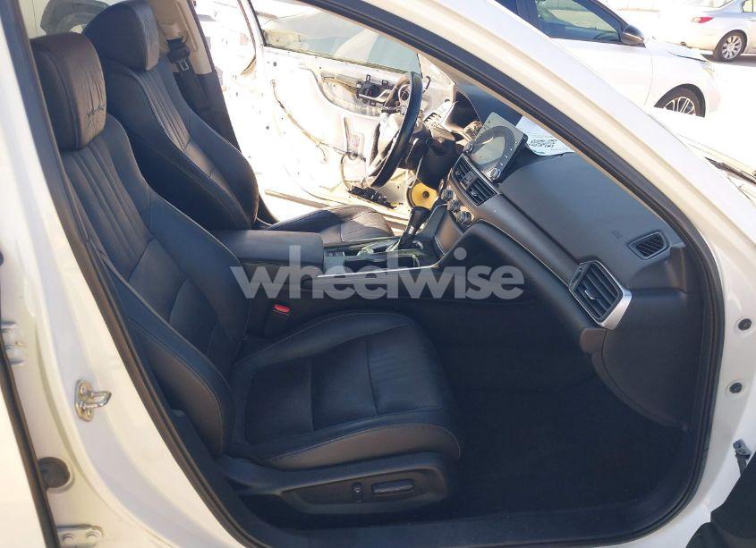 Photo 5 of 2018 Honda Accord TOURING (VIN 1HGCV1F99JA140359)