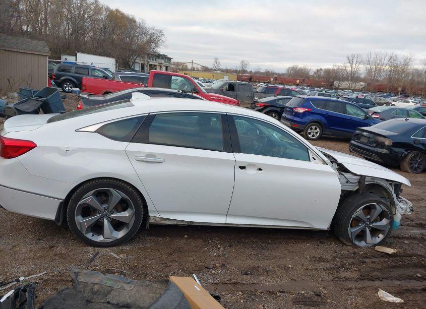 Photo 13 of 2018 Honda Accord TOURING (VIN 1HGCV1F99JA802814)