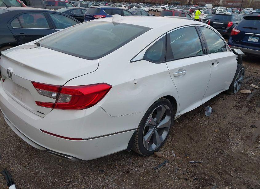 Photo 4 of 2018 Honda Accord TOURING (VIN 1HGCV1F99JA802814)