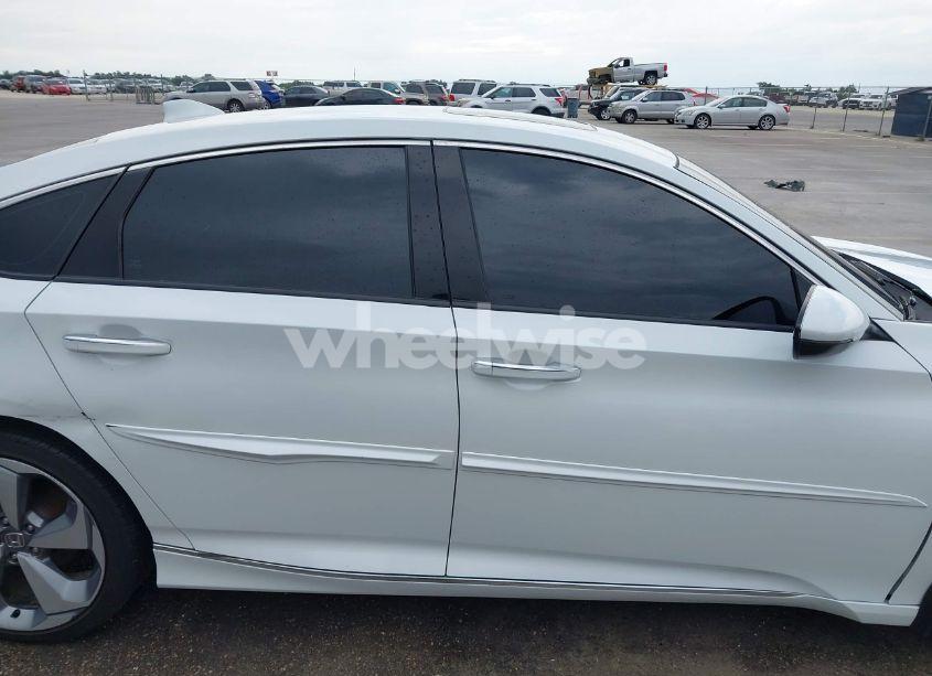 Photo 13 of 2018 Honda Accord TOURING (VIN 1HGCV1F9XJA047799)