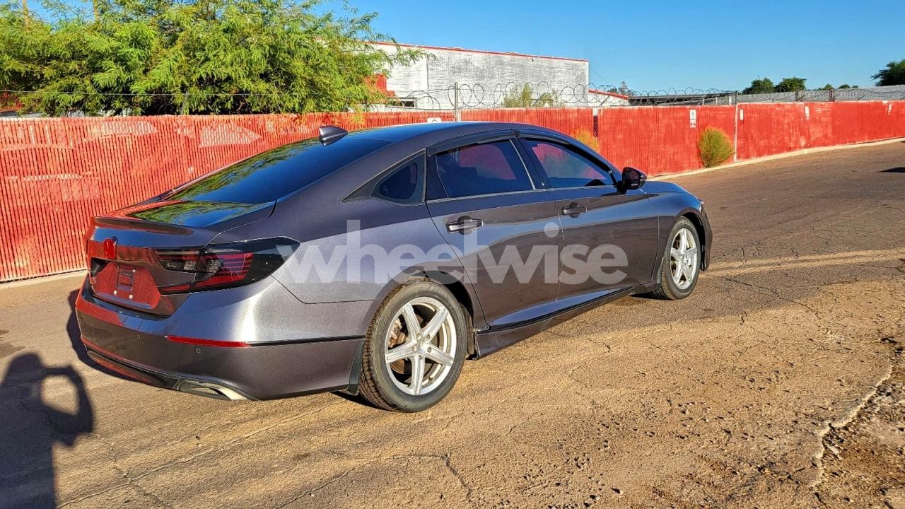 Photo 4 of 2018 HONDA ACCORD TOURING (VIN 1HGCV1F9XJA076588)