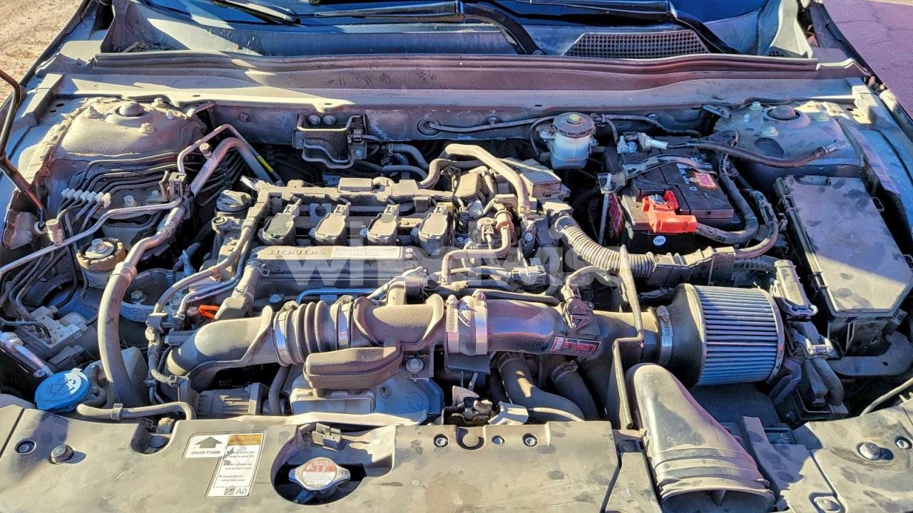 Photo 7 of 2018 HONDA ACCORD TOURING (VIN 1HGCV1F9XJA076588)