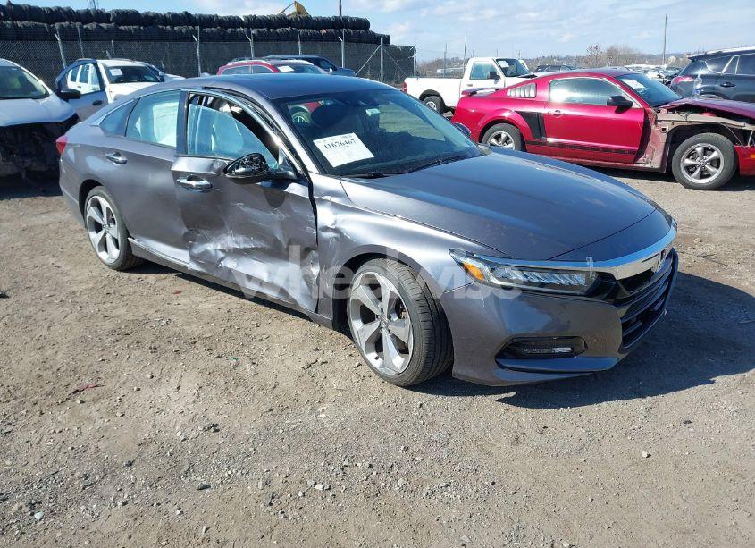 2018 Honda Accord TOURING (VIN 1HGCV1F9XJA078650) main photo