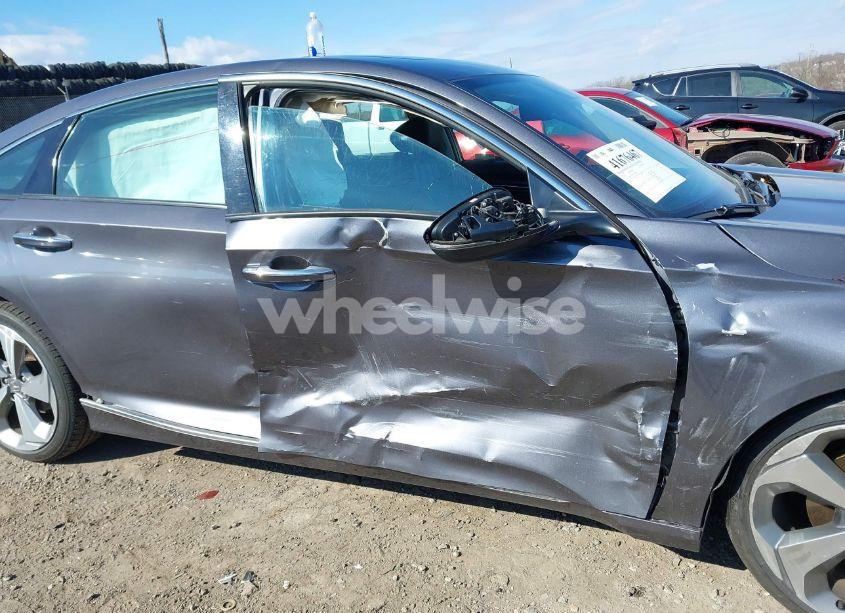 Photo 6 of 2018 Honda Accord TOURING (VIN 1HGCV1F9XJA078650)