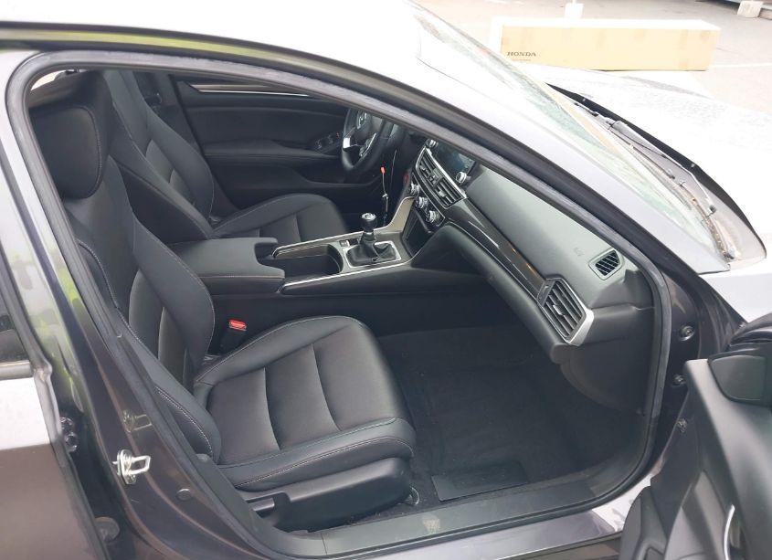 Photo 5 of 2019 Honda Accord SPORT 2.0T (VIN 1HGCV2E3XKA000924)