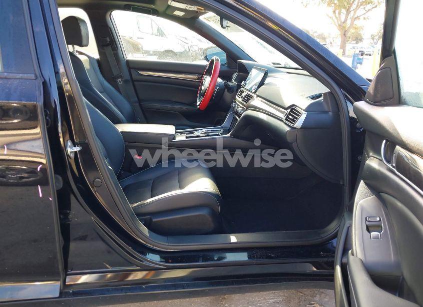 Photo 5 of 2018 Honda Accord SPORT 2.0T (VIN 1HGCV2F31JA000209)