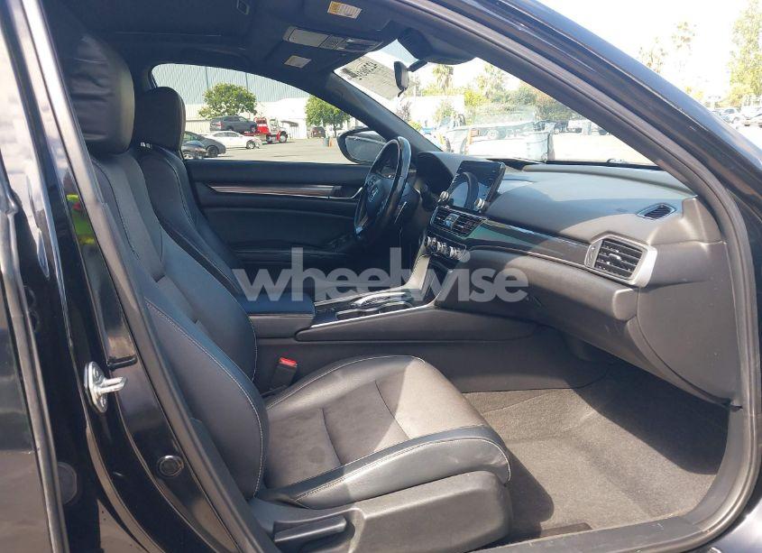 Photo 5 of 2018 Honda Accord SPORT 2.0T (VIN 1HGCV2F31JA004700)