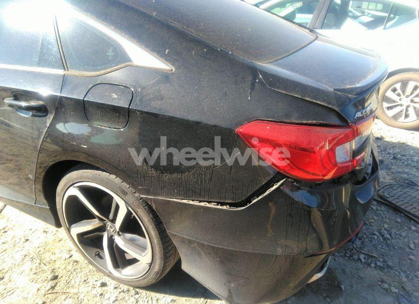 Photo 17 of 2018 Honda Accord SPORT 2.0T (VIN 1HGCV2F32JA037463)