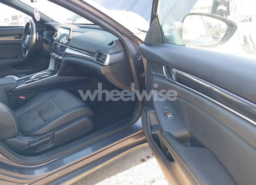 Photo 5 of 2018 Honda Accord SPORT 2.0T (VIN 1HGCV2F32JA041352)