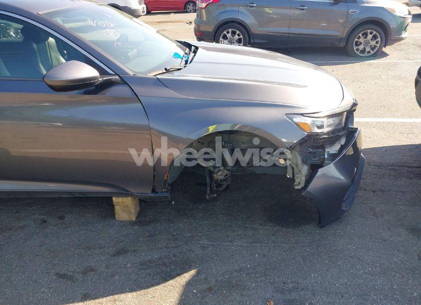 Photo 18 of 2018 Honda Accord SPORT 2.0T (VIN 1HGCV2F33JA027931)