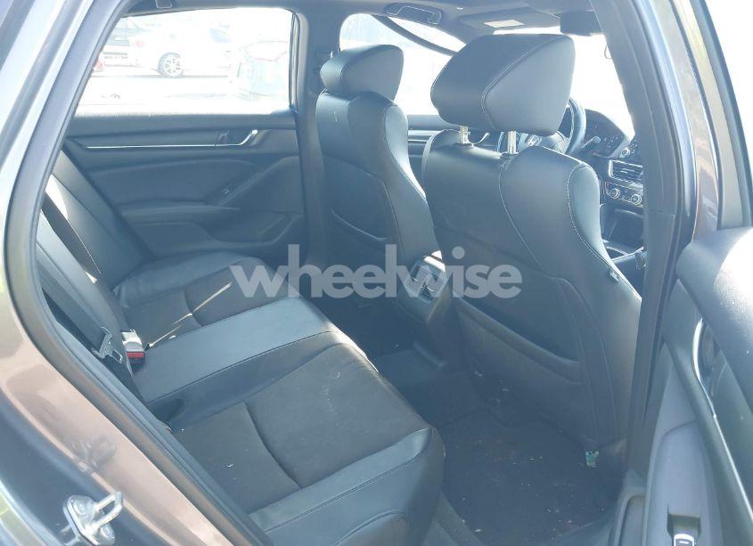 Photo 8 of 2018 Honda Accord SPORT 2.0T (VIN 1HGCV2F33JA027931)