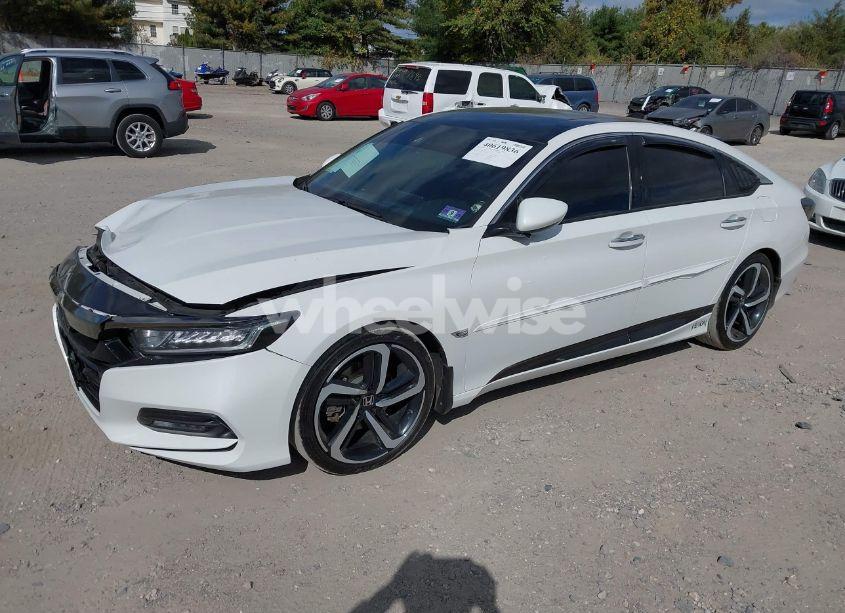 Photo 2 of 2019 Honda Accord SPORT 2.0T (VIN 1HGCV2F33KA014582)