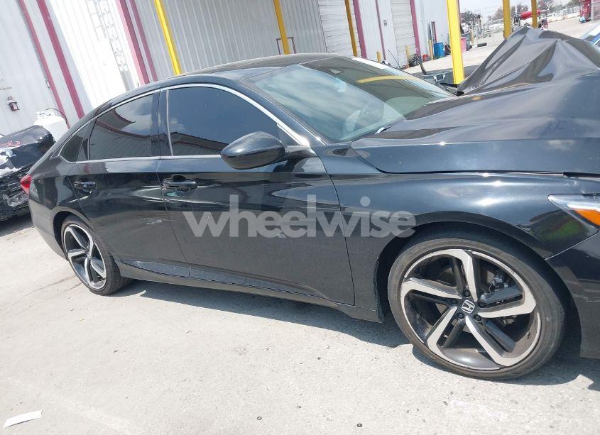 Photo 13 of 2018 Honda Accord SPORT 2.0T (VIN 1HGCV2F34JA032006)