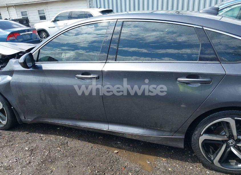 Photo 13 of 2018 Honda Accord SPORT 2.0T (VIN 1HGCV2F35JA026568)