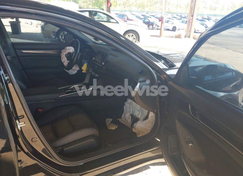 Photo 5 of 2022 Honda Accord SPORT 2.0T (VIN 1HGCV2F36NA022678)