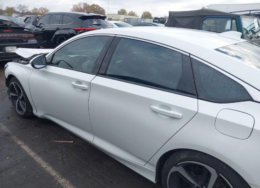 Photo 15 of 2018 Honda Accord SPORT 2.0T (VIN 1HGCV2F39JA008123)