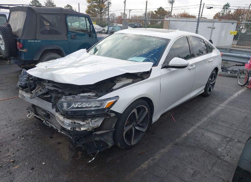 Photo 2 of 2018 Honda Accord SPORT 2.0T (VIN 1HGCV2F39JA008123)