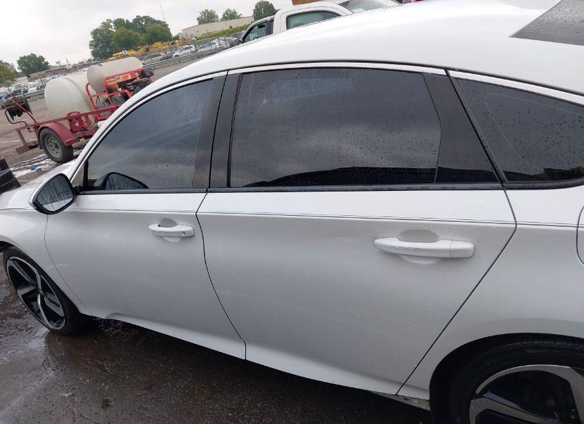 Photo 14 of 2018 Honda Accord SPORT 2.0T (VIN 1HGCV2F39JA036696)