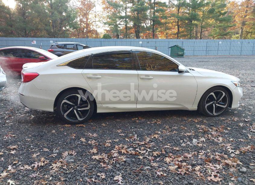 Photo 13 of 2018 Honda Accord SPORT 2.0T (VIN 1HGCV2F3XJA018840)