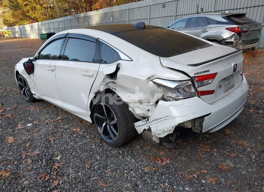 Photo 3 of 2018 Honda Accord SPORT 2.0T (VIN 1HGCV2F3XJA018840)