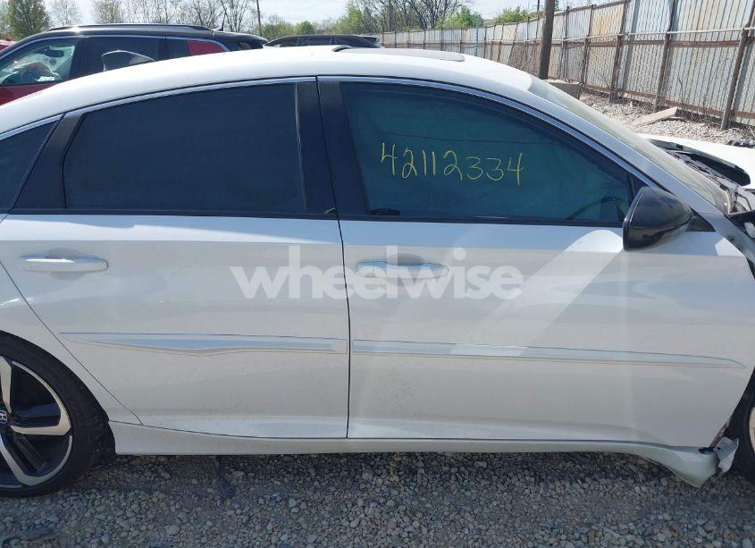 Photo 13 of 2019 Honda Accord SPORT 2.0T (VIN 1HGCV2F3XKA006463)