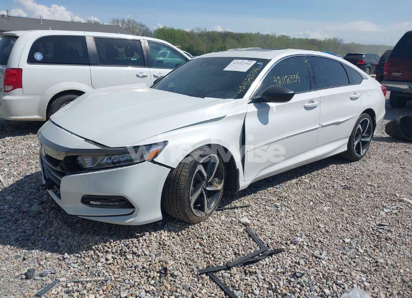 Photo 2 of 2019 Honda Accord SPORT 2.0T (VIN 1HGCV2F3XKA006463)