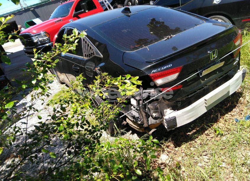 Photo 3 of 2019 Honda Accord SPORT 2.0T (VIN 1HGCV2F3XKA022582)