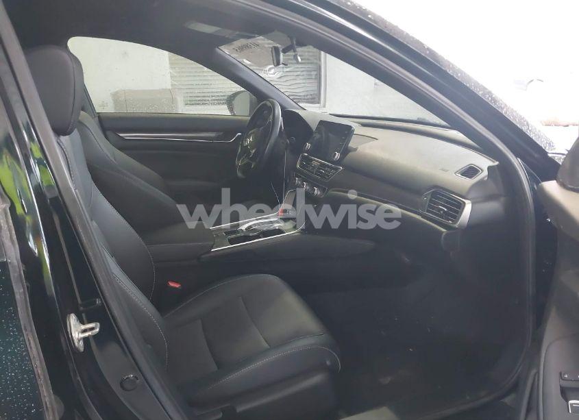 Photo 5 of 2018 Honda Accord EX-L 2.0T (VIN 1HGCV2F51JA015598)