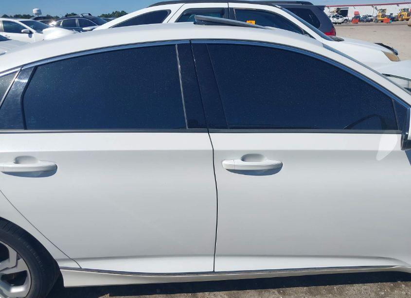 Photo 13 of 2018 Honda Accord EX-L 2.0T (VIN 1HGCV2F52JA035388)