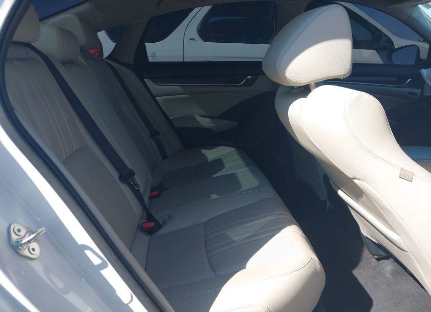 Photo 8 of 2018 Honda Accord EX-L 2.0T (VIN 1HGCV2F52JA035388)