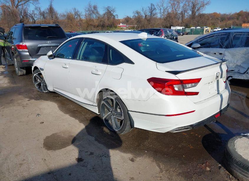 Photo 3 of 2018 Honda Accord EX-L 2.0T (VIN 1HGCV2F53JA037778)