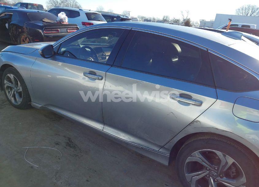 Photo 14 of 2018 Honda Accord EX-L 2.0T (VIN 1HGCV2F54JA018639)