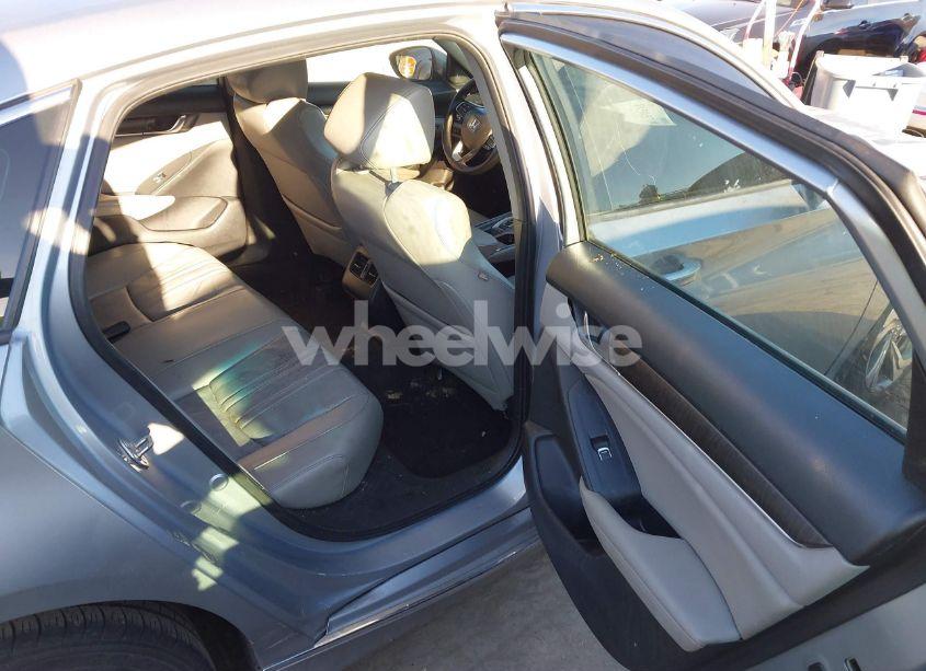 Photo 8 of 2018 Honda Accord EX-L 2.0T (VIN 1HGCV2F54JA018639)