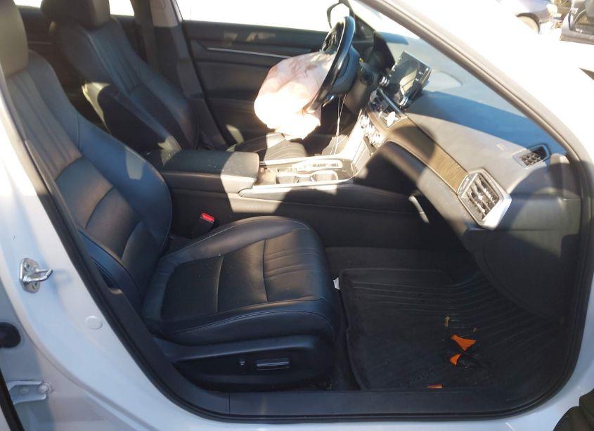 Photo 5 of 2018 Honda Accord EX-L 2.0T (VIN 1HGCV2F55JA019363)