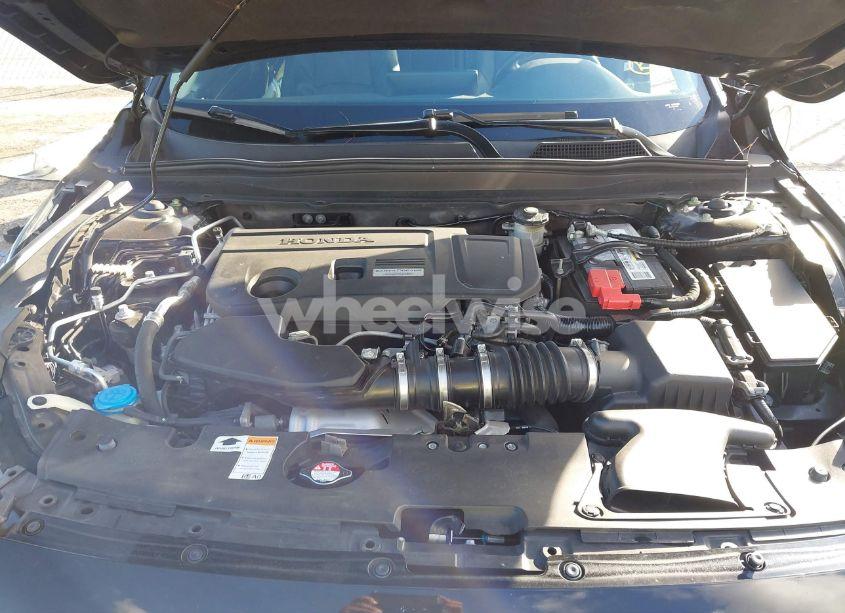 Photo 10 of 2018 Honda Accord EX-L 2.0T (VIN 1HGCV2F55JA026040)