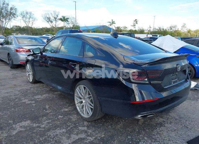 Photo 3 of 2018 Honda Accord EX-L 2.0T (VIN 1HGCV2F55JA026040)