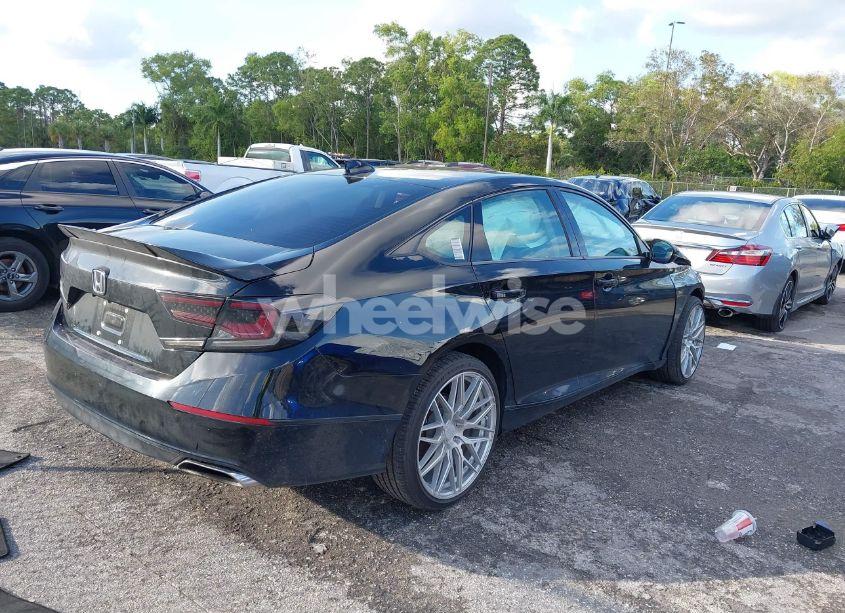 Photo 4 of 2018 Honda Accord EX-L 2.0T (VIN 1HGCV2F55JA026040)