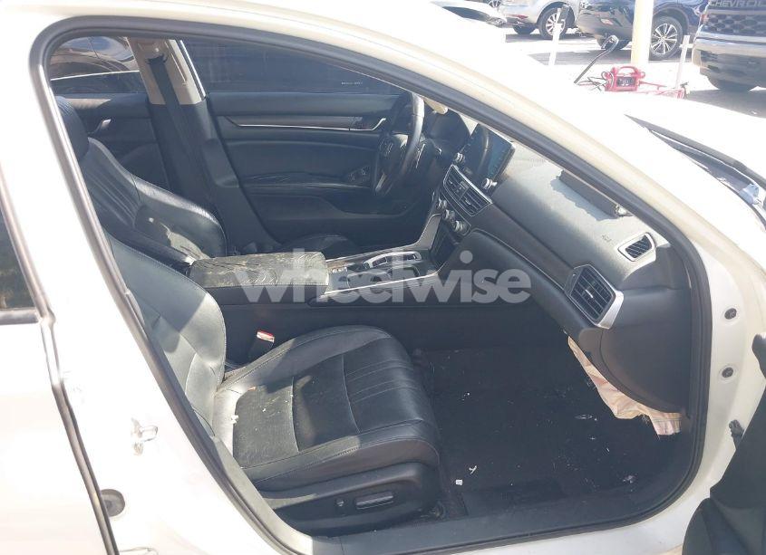 Photo 5 of 2018 Honda Accord EX-L 2.0T (VIN 1HGCV2F57JA017839)