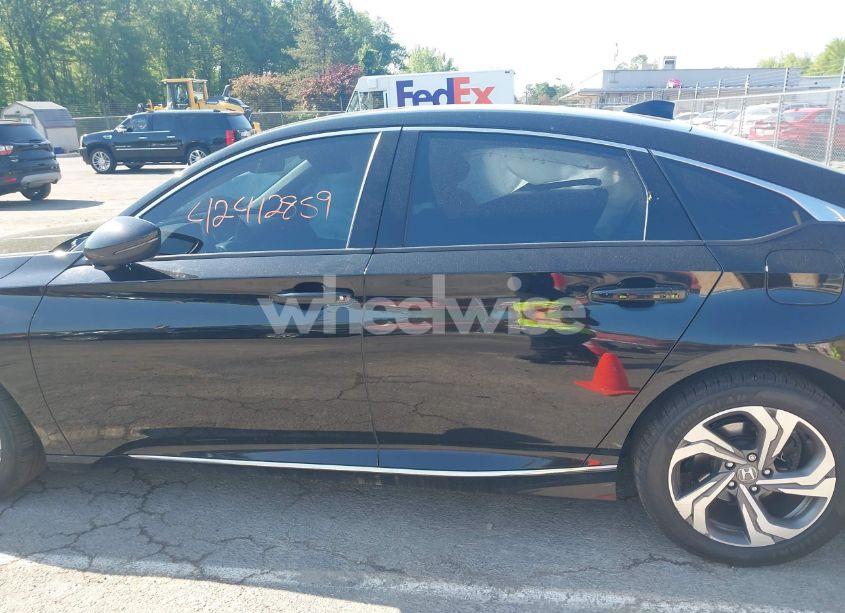 Photo 14 of 2018 Honda Accord EX-L 2.0T (VIN 1HGCV2F58JA003660)