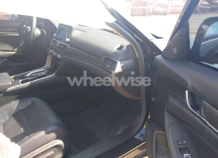 Photo 5 of 2018 Honda Accord EX-L 2.0T (VIN 1HGCV2F58JA003660)