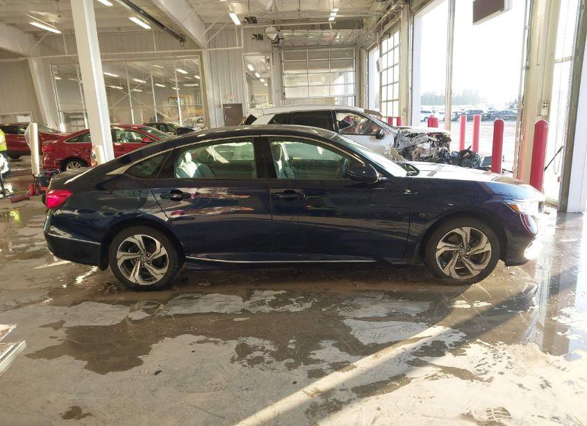 Photo 13 of 2018 Honda Accord EX-L 2.0T (VIN 1HGCV2F58JA011564)