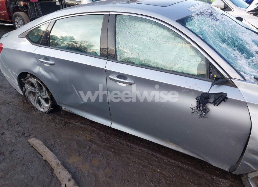 Photo 14 of 2018 Honda Accord EX-L 2.0T (VIN 1HGCV2F58JA017770)