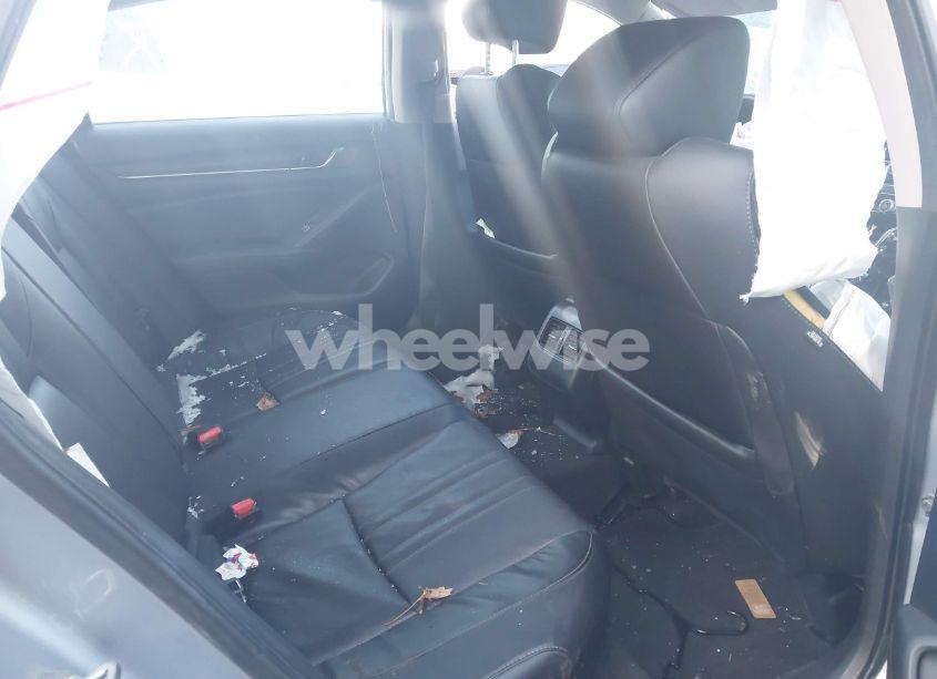 Photo 8 of 2018 Honda Accord EX-L 2.0T (VIN 1HGCV2F58JA017770)