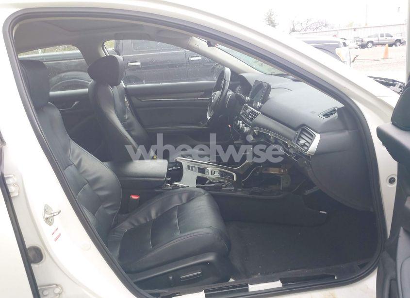 Photo 5 of 2018 Honda Accord EX-L 2.0T (VIN 1HGCV2F59JA034075)