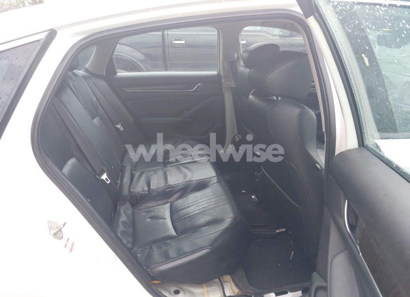 Photo 8 of 2018 Honda Accord EX-L 2.0T (VIN 1HGCV2F59JA034075)