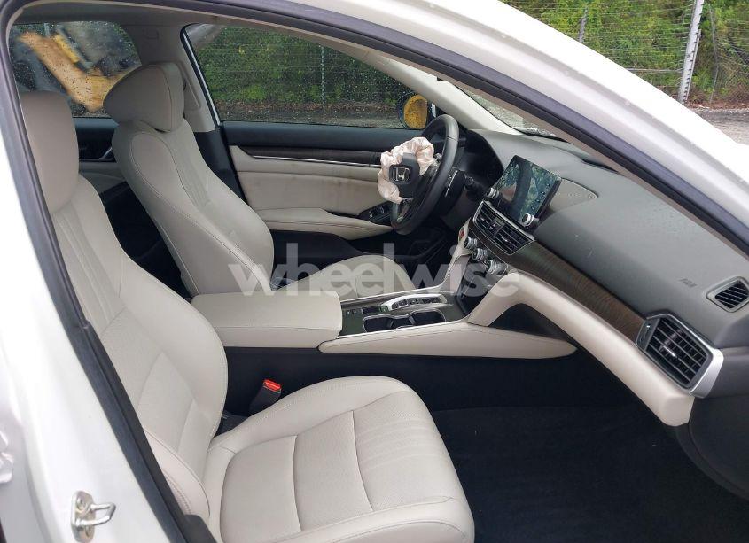 Photo 5 of 2019 Honda Accord EX-L 2.0T (VIN 1HGCV2F59KA007282)